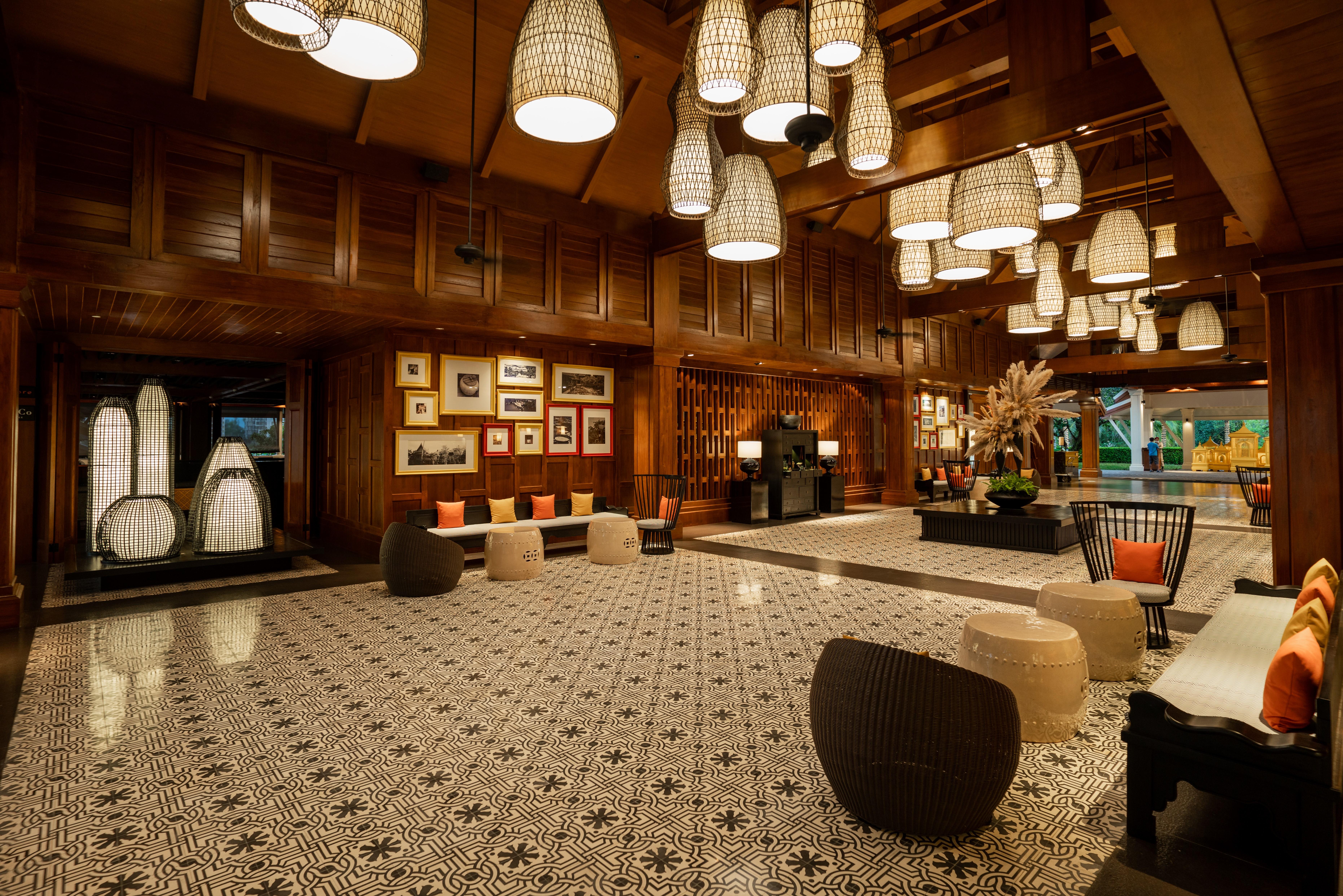 Saii Laguna Phuket Bang Tao Beach  Buitenkant foto The lobby of the hotel