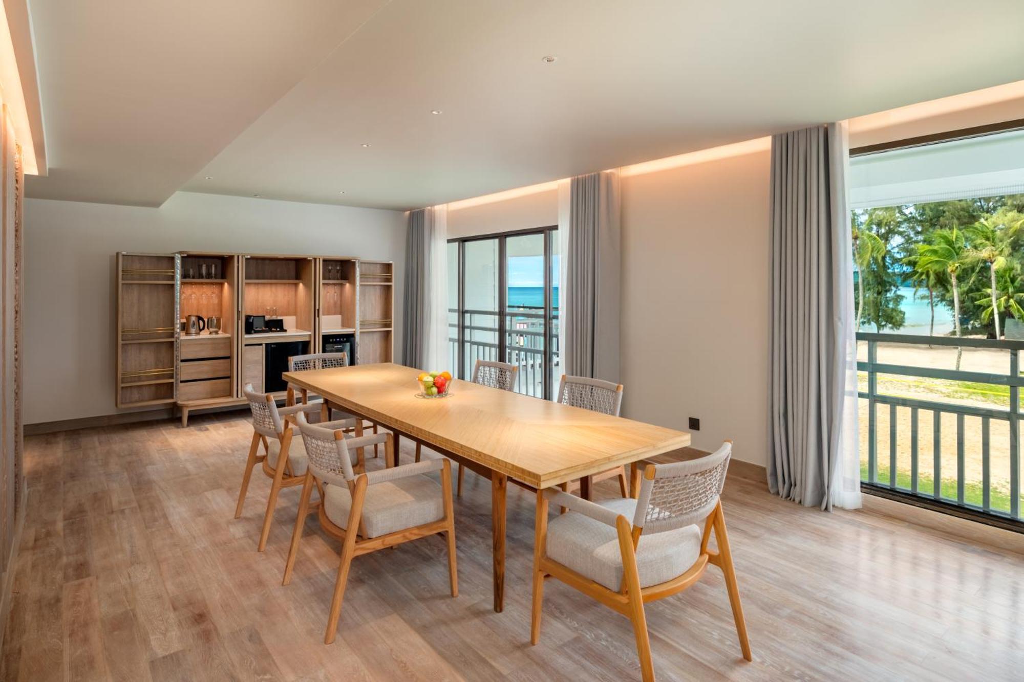 Saii Laguna Phuket Bang Tao Beach  Buitenkant foto A dining room at the hotel
